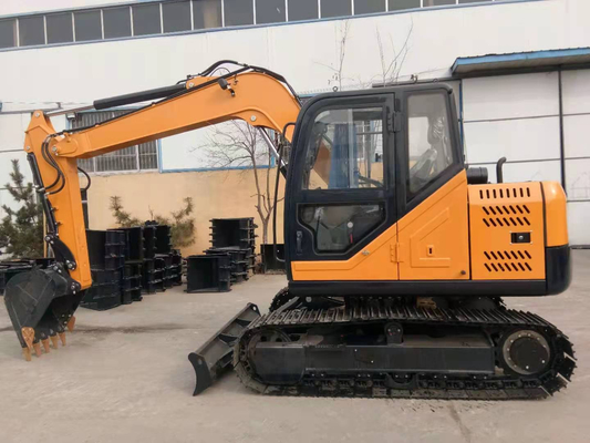 7.5 Ton Kubota Engine Mini Crawler Mounted Excavator strong power